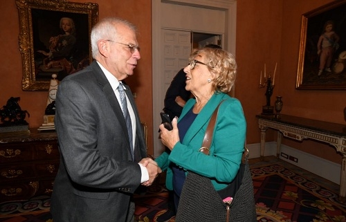 Carmena ofrece a Borrell abrir una delegación de Casa África en Madrid
