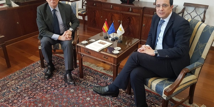 España apoya los esfuerzos de Chipre para lograr su reunificación