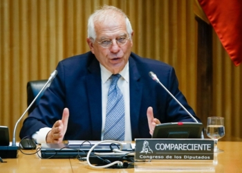 Borrell en el Congreso: “La ayuda europea no será gratis, pero no habrá hombres de negro”