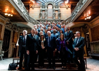 Borrell elude hablar del independentismo en su encuentro con los cónsules en Barcelona