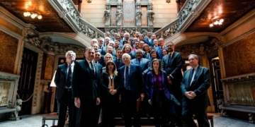 Borrell elude hablar del independentismo en su encuentro con los cónsules en Barcelona