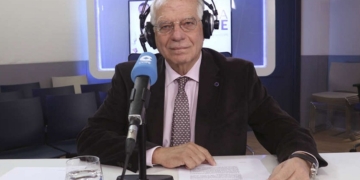 Borrell no ve «ningún problema» en que los Reyes viajen a Cuba después del 10-N