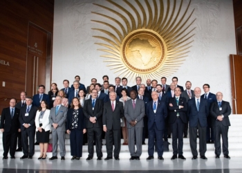 Borrell y los embajadores de España proponen una reunión anual sobre el Plan África