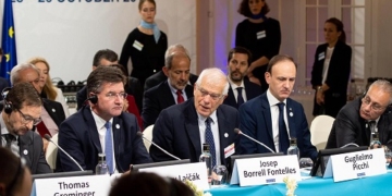 Borrell asegura que el Brexit no afectará «nada” a los británicos que viven en España