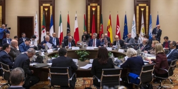Borrell pide que no se trasladen los problemas migratorios “de unos países a otros”