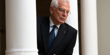 Borrell renuncia al Parlamento Europeo y seguirá como ministro en funciones