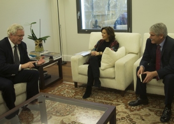 El ministro del ‘Brexit’ informa a Sáenz de Santamaría y Dastis sobre las negociaciones