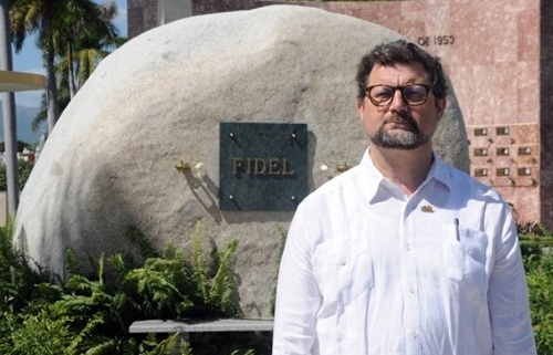 Críticas al embajador español por visitar la tumba de Fidel Castro