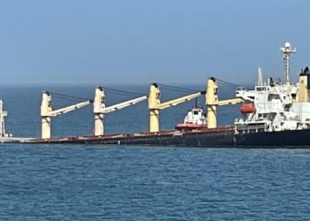 Gibraltar retira toda la carga del OS35, hundido desde agosto frente a la costa de Cádiz