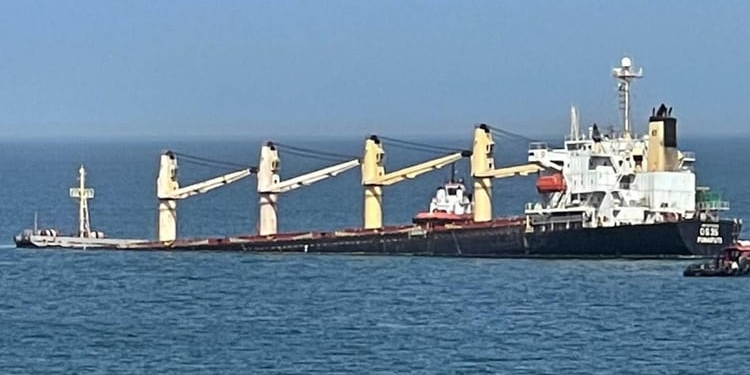Gibraltar retira toda la carga del OS35, hundido desde agosto frente a la costa de Cádiz