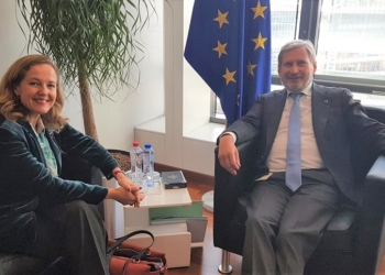 Calviño y Bruselas discrepan sobre la previsión de crecimiento de la economía española