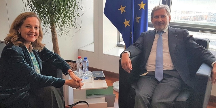 Calviño y Bruselas discrepan sobre la previsión de crecimiento de la economía española