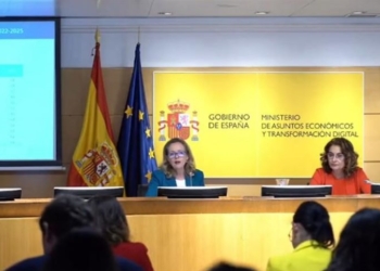 España remite a Bruselas sus nuevas perspectivas económicas y fiscales marcadas por la guerra