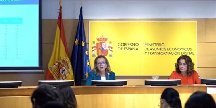 España remite a Bruselas sus nuevas perspectivas económicas y fiscales marcadas por la guerra