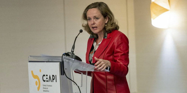 La ministra de Economía, Nadia Calviño.