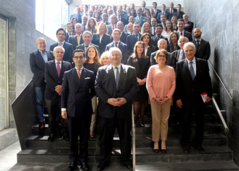 Los dirigentes de las Cámaras de Comercio de España en el extranjero, tras la reunión.