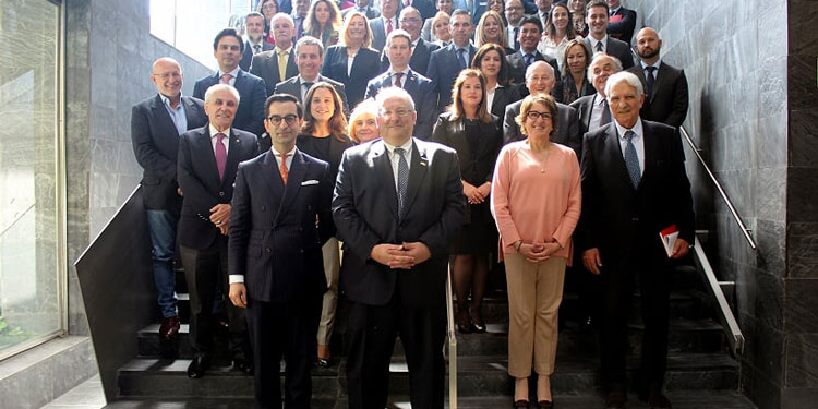Los dirigentes de las Cámaras de Comercio de España en el extranjero, tras la reunión.