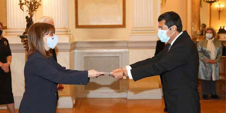 El embajador de Nicaragua en España, Carlos Midence, lo será también en Grecia