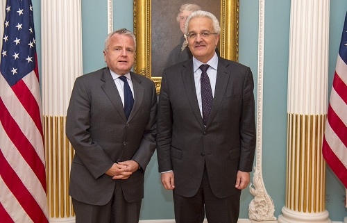 Castro aborda la OTAN y Venezuela con su homólogo de EEUU en Washington