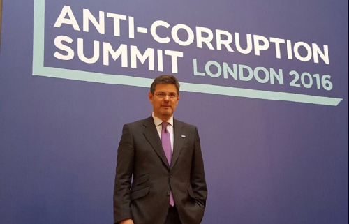 Catalá planta a Cameron en protesta por la visita de Hammond a Gibraltar