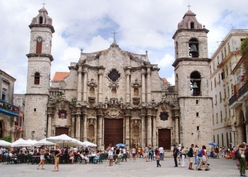 Borrell asegura que se mantiene el viaje de los Reyes a Cuba en noviembre