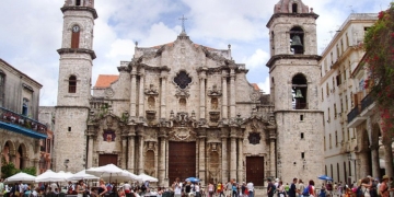 Borrell asegura que se mantiene el viaje de los Reyes a Cuba en noviembre