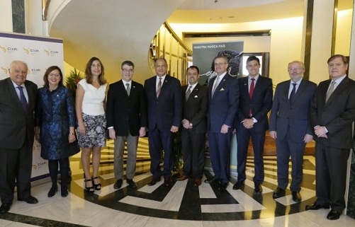 El presidente de Costa Rica mantuvo un almuerzo con empresarios de CEAPI