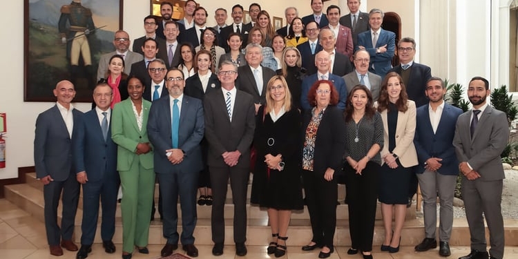 CEAPI y CAF analizan las oportunidades de negocio en el Ecuador de Daniel Noboa