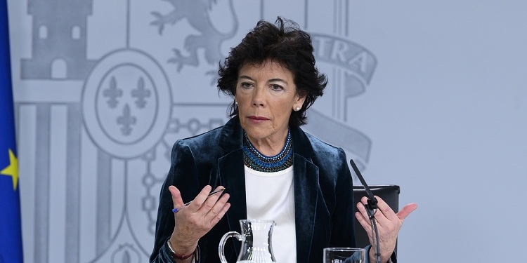 Albares defiende el “talante” de Celaá como mérito para ser embajadora en el Vaticano