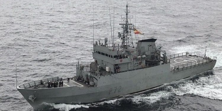 La Armada española intercepta a dos buques de guerra rusos en el Mediterráneo occidental