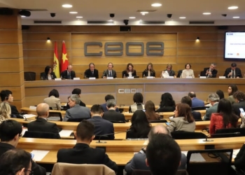 El embajador de China expone los sectores en que puede aumentar la colaboración con España
