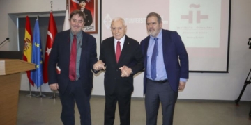 García Montero inaugura la nueva extensión del Instituto Cervantes en Ankara