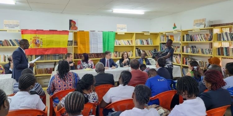 El Instituto Cervantes impulsa la enseñanza del español en Costa de Marfil