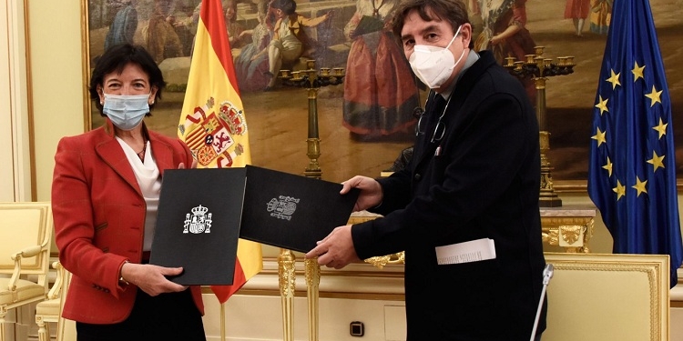 Cervantes y Educación acuerdan reforzar la promoción del español en el exterior