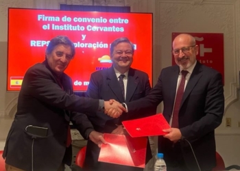 El Cervantes suscribe un convenio con Repsol para fomentar la enseñanza de español en Libia