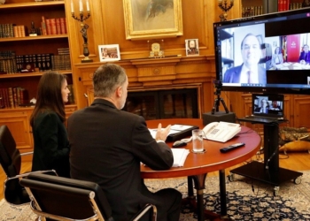 García Montero informa a los Reyes sobre el impacto del COVID-19 en el Cervantes