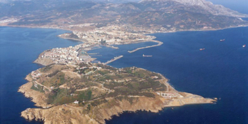 El Gobierno estudia mejorar los enlaces de Ceuta con Marruecos