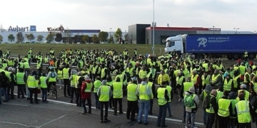 España protesta ante París y Bruselas por los cortes masivos de carreteras en Francia
