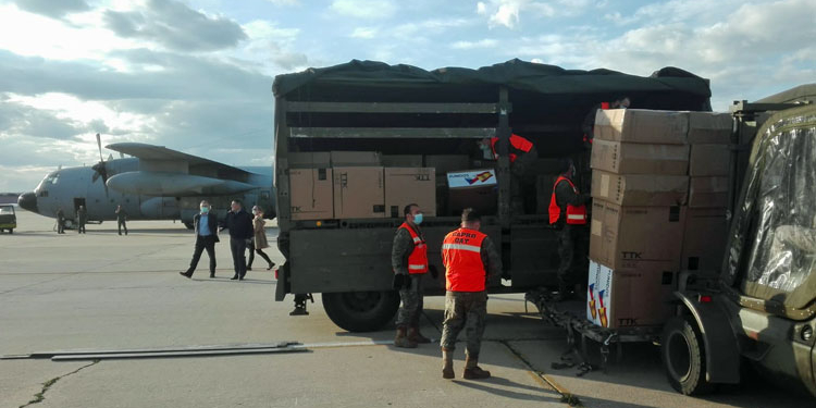 El avión llegó ayer a la base aérea de Torrejón, en Madrid.