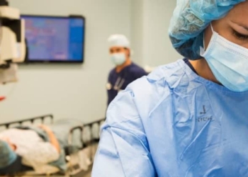 Mejoría en la infección de la mujer ingresada tras una operación de estética