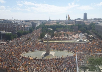 La derecha se echa a la calle para frenar los indultos de Sánchez a sus aliados independentistas