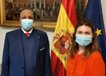 El nuevo embajador de Guinea Conakry entrega sus Copias de Estilo