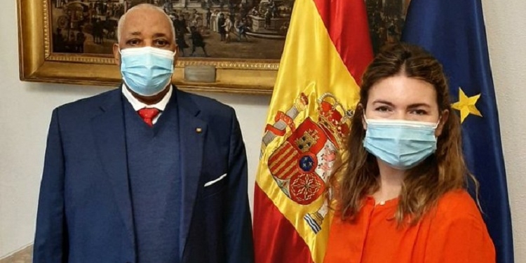 El nuevo embajador de Guinea Conakry entrega sus Copias de Estilo