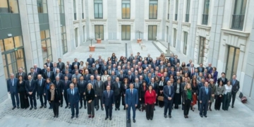 Sánchez defiende ante los embajadores la “diversidad territorial” de España frente a quienes quieren ilegalizar partidos