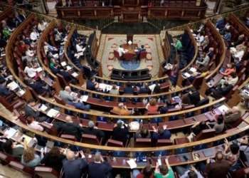 El Congreso condena la represión en Irán y pide más ayuda militar a Ucrania