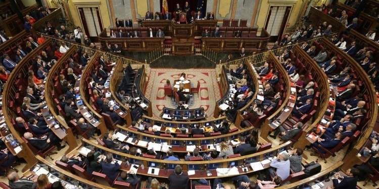 Más de la mitad de los españoles están insatisfechos con el funcionamiento de la democracia