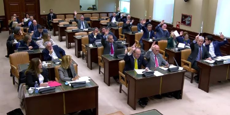 El Congreso rechaza una moción contra Gibraltar como “taller” de submarinos nucleares