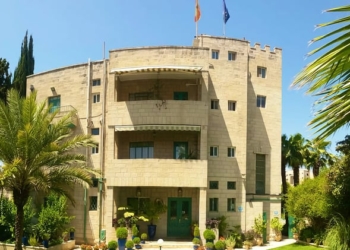 Albares deja fuera de los puestos ‘de asterisco’ a los diplomáticos más veteranos