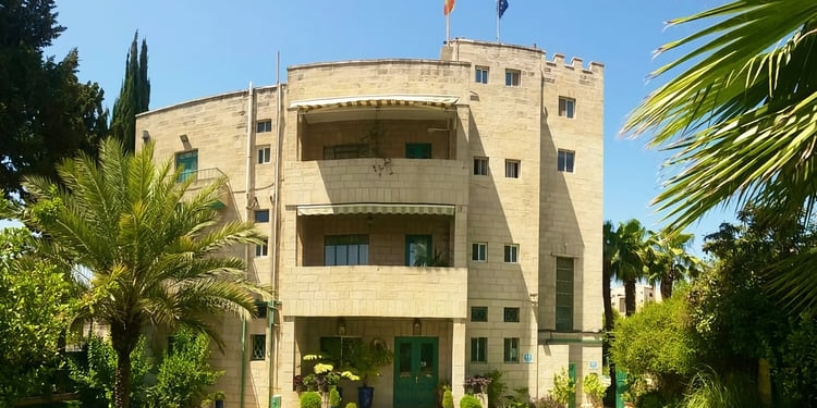 Albares deja fuera de los puestos ‘de asterisco’ a los diplomáticos más veteranos