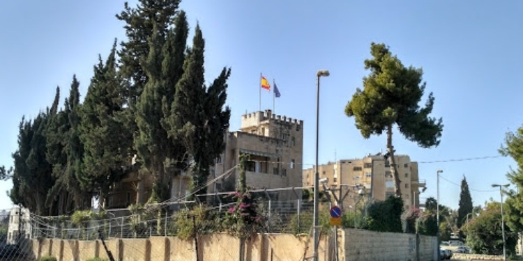 El Gobierno aprueba la distribución de un centenar de puestos de diplomáticos en el exterior